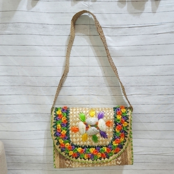 HANDMADE STRAW SHOULDER BAG, REAL SHELLS & EMBROIDERED COLORED STRAW DETAILS - Picture 1 of 16